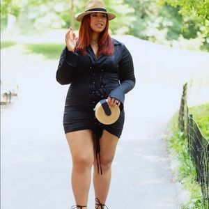 Weaved hand bag with black accents